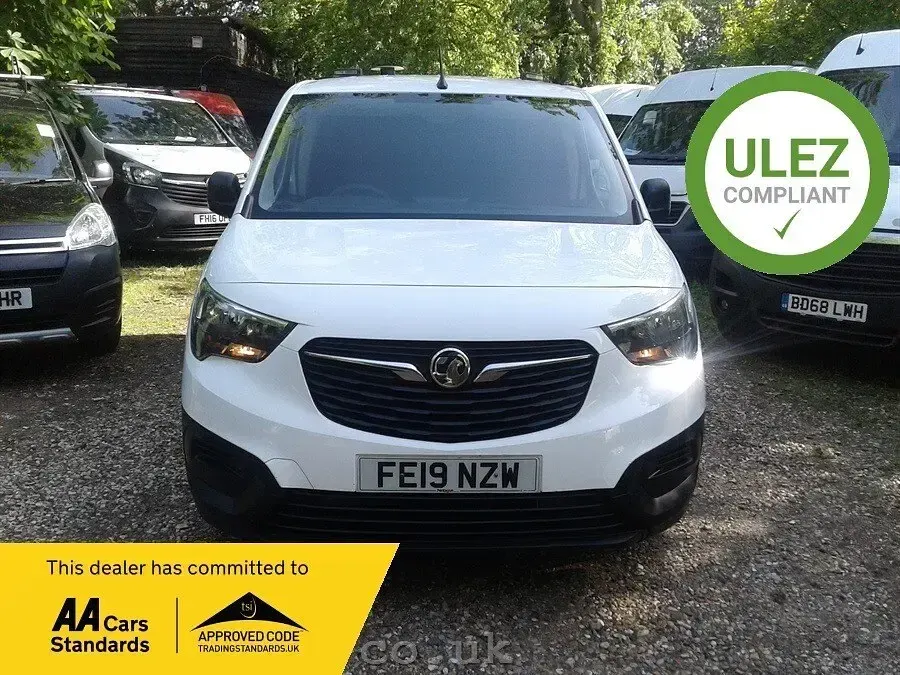 Used Vauxhall Combo Edition 100 HP (73 kW) 2019 White MPV