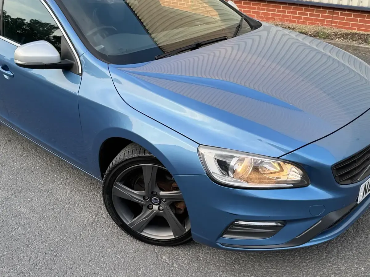 Used Volvo S60 R-Design 181 HP (133 kW) 2015 Blue Sedan