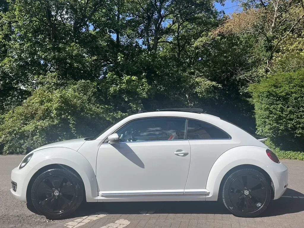 Used VW Beetle Design 105 HP (77 kW) 2016 White Hatchback