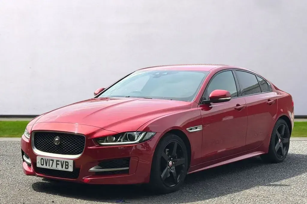 Used Jaguar XE R-Sport 180 HP (132 kW) 2017 Red Sedan