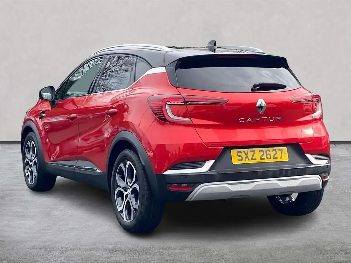 Used Renault Captur Techno 143 HP (105 kW) 2023 Red/black SUV