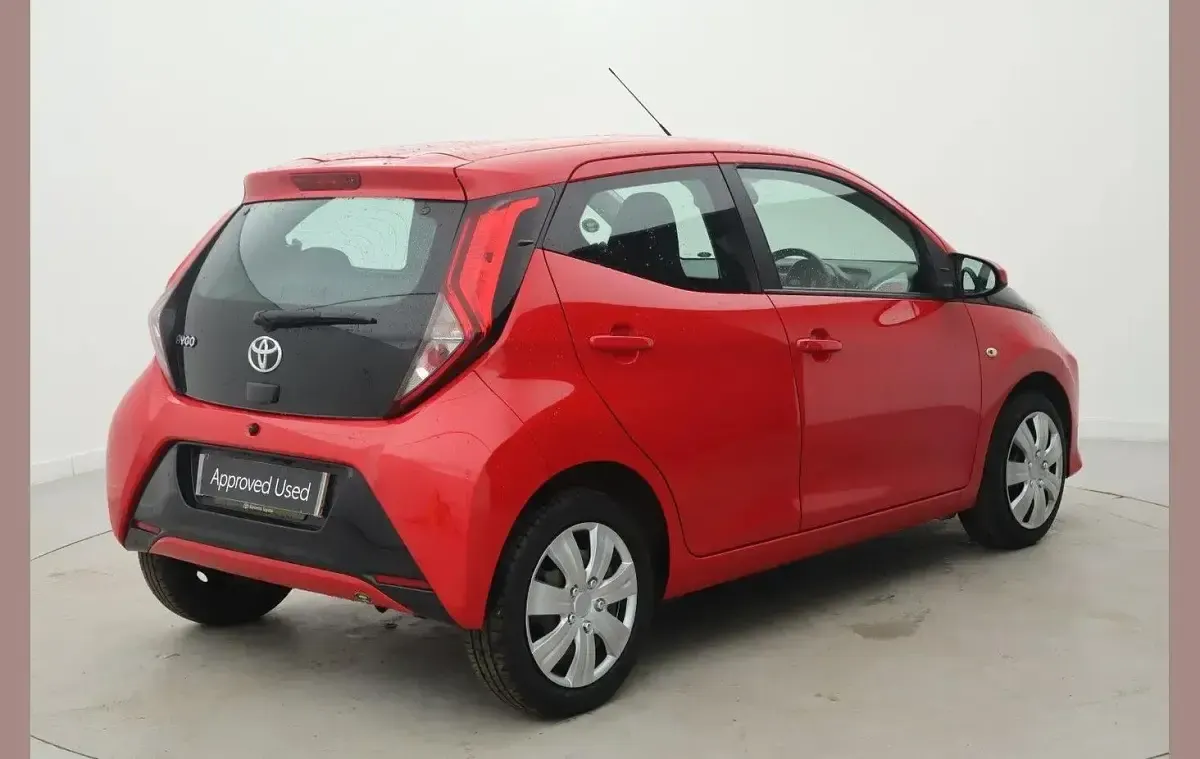 Gebraucht Toyota Aygo X-play 72 PS (52 kW) 2020 Rot Kleinwagen