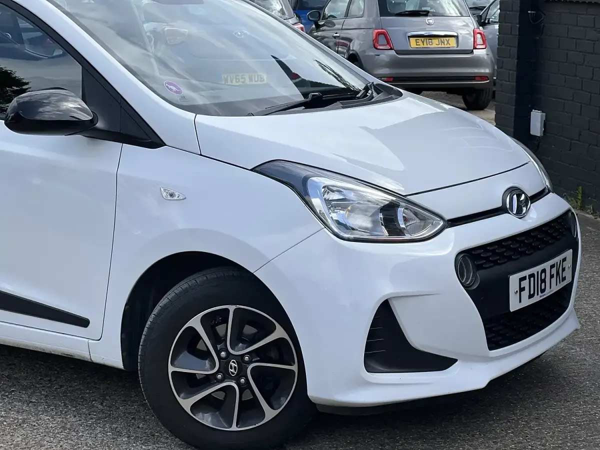 Used Hyundai i10 GO! 66 HP (48 kW) 2018 White Hatchback