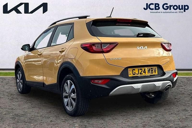 Usado Kia Stonic 100 CV (73 kW) 2024 Amarillo SUV