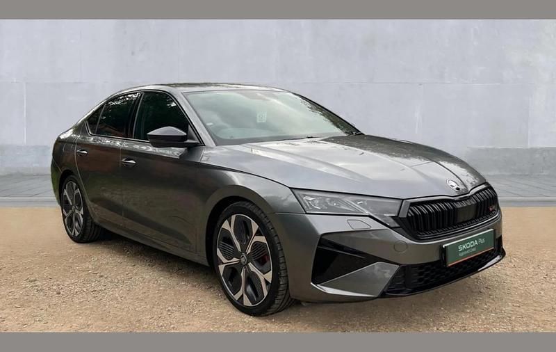 Graphite grey Used 2025 Skoda Octavia vRS Hatchback | £31,990 (Expensive) - Image 1/4