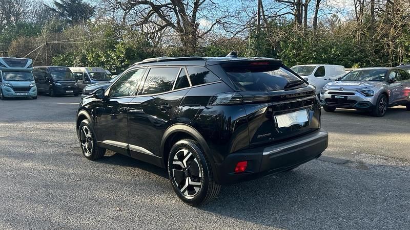 Uusi Peugeot 2008 Allure 99 HP (72 kW) 2026 Musta Katumaasturi
