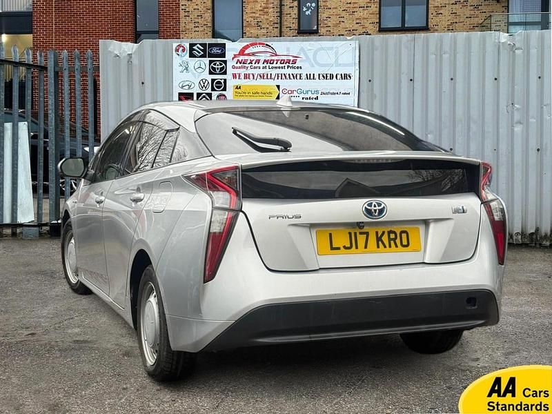 Used Toyota Prius 136 HP (100 kW) 2017 Silver Hatchback
