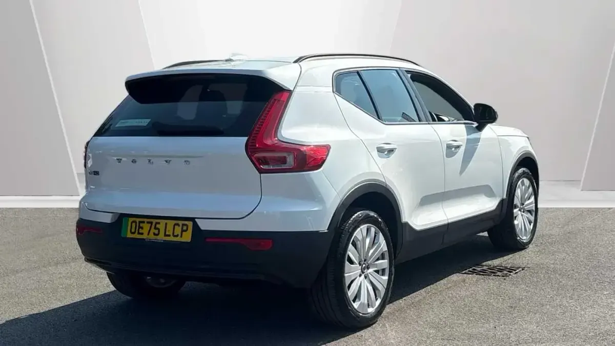 Used Volvo EX40 Core 175 kW (238 HP) 2025 White SUV