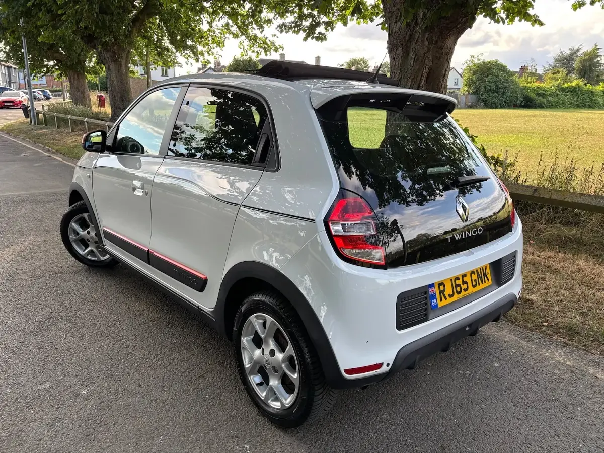 Used Renault Twingo Dynamique 2015 White Hatchback