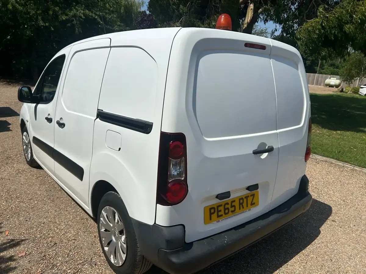 Used Citroën Berlingo 75 HP (55 kW) 2015 White MPV