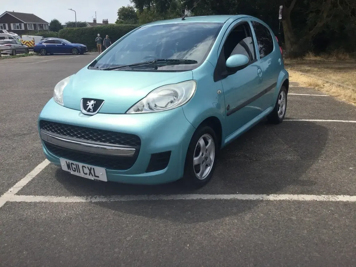 Used Peugeot 107 Envy 68 HP (50 kW) 2011 Blue Hatchback
