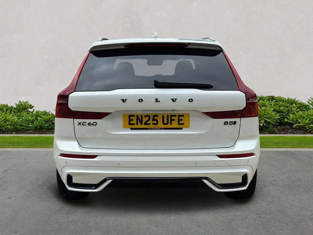 Used Volvo XC60 Plus 250 HP (183 kW) 2025 White SUV