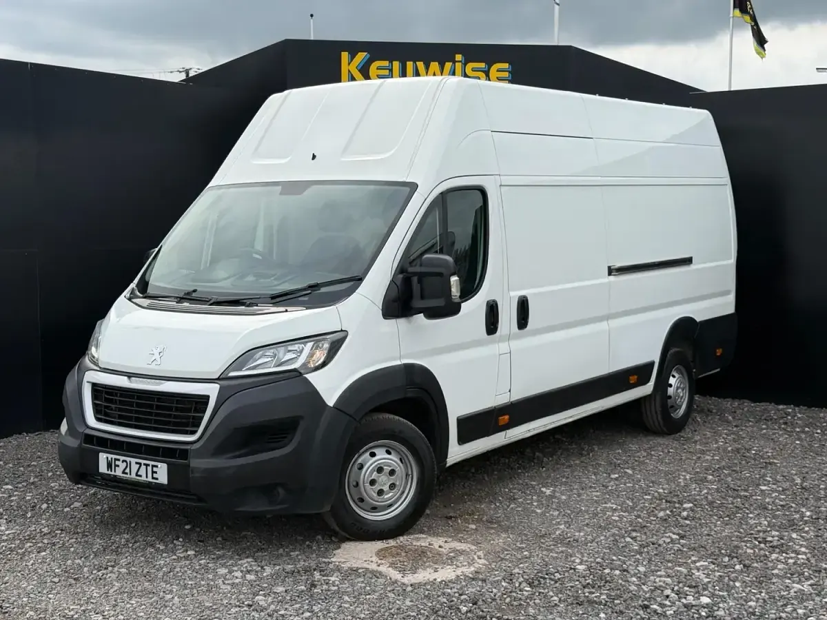 Used Peugeot Boxer S 140 HP (102 kW) 2021 White Van
