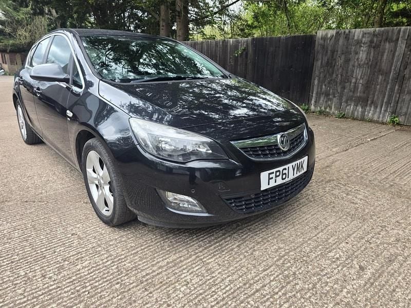 Used Vauxhall Astra SRi 130 HP (95 kW) 2011 Black Hatchback