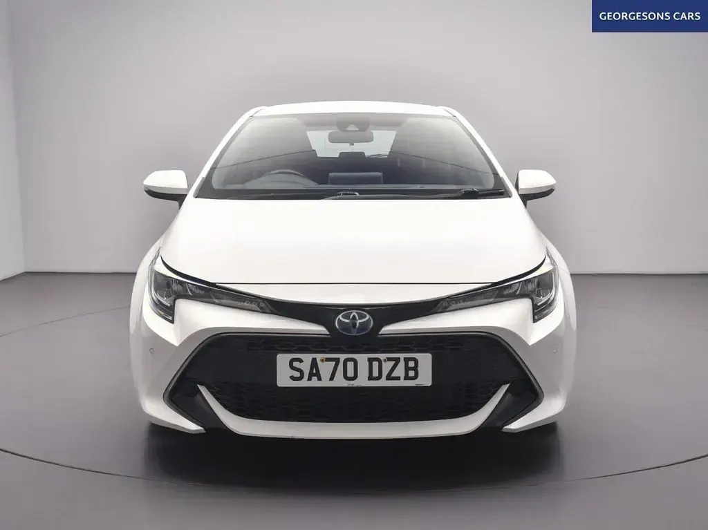 Used Toyota Corolla 122 HP (89 kW) 2020 White Hatchback