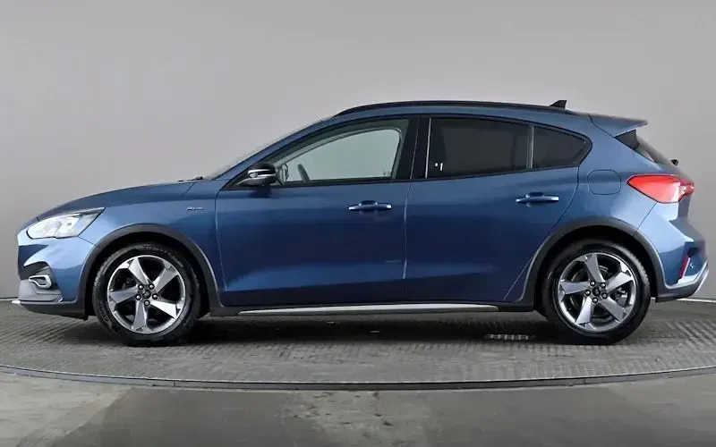 Used Ford Focus Active 125 HP (91 kW) 2021 Blue Hatchback