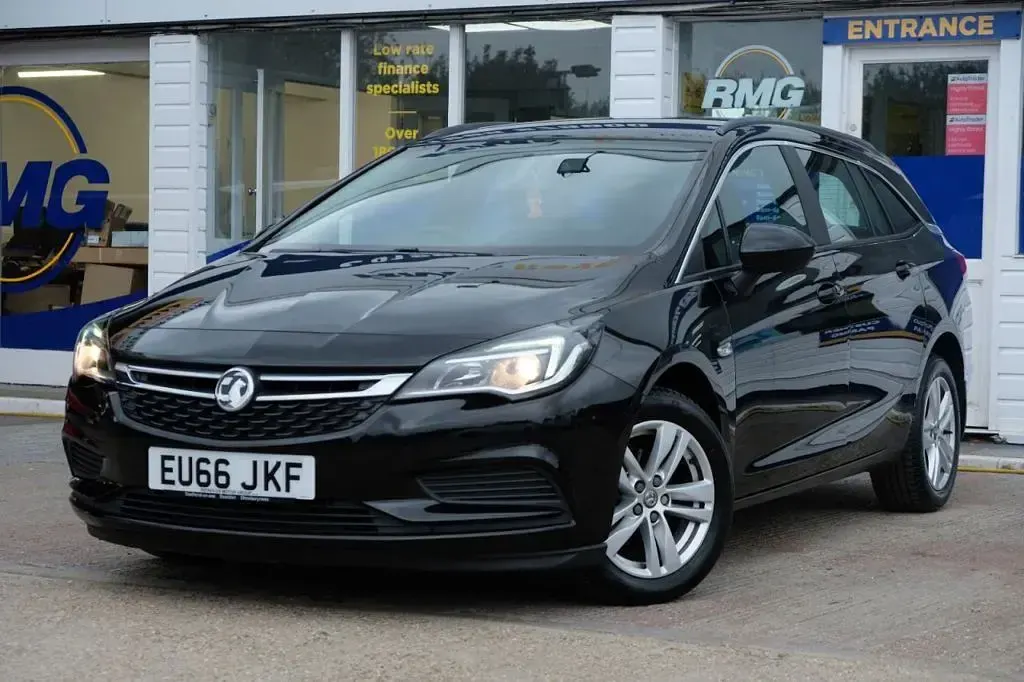 Used Vauxhall Astra Design Edition 2016 Black Estate