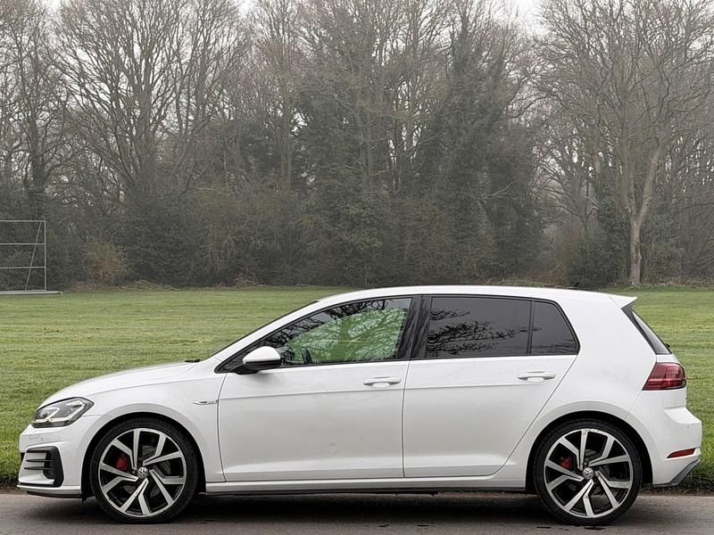 Used VW Golf VII GTD 184 HP (135 kW) 2017 White Hatchback