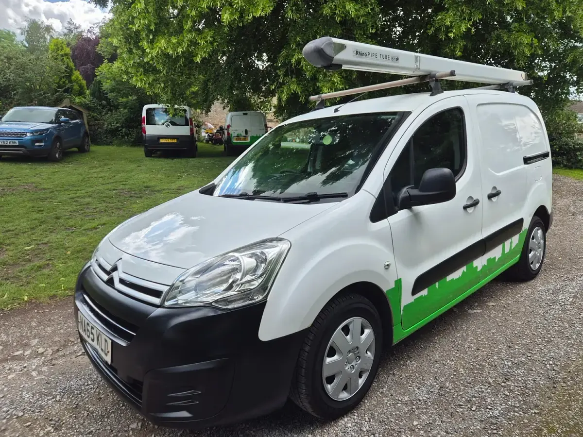 Used Citroën Berlingo 90 HP (66 kW) 2015 White MPV
