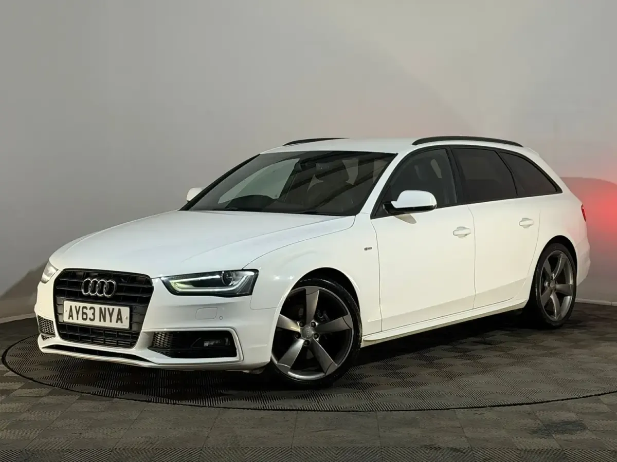 Usado Audi A4 Black Edition 143 HP (105 kW) 2013 Branco Carrinha