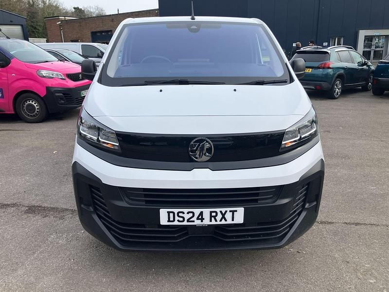 Used Vauxhall Vivaro 145 HP (106 kW) 2024 White MPV