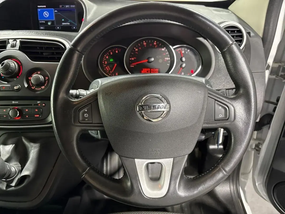 Used Nissan NV250 Tekna 115 HP (84 kW) 2021 White Van