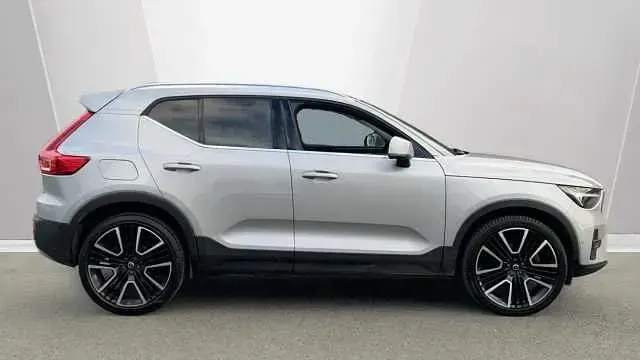 Usado Volvo XC40 Ultra 194 HP (142 kW) 2025 Prateado SUV