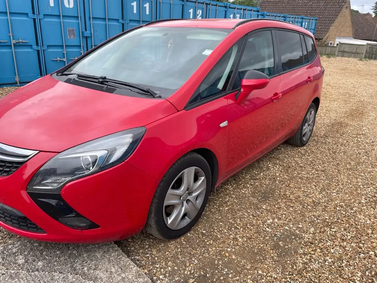Used Vauxhall Zafira 2015 Red MPV