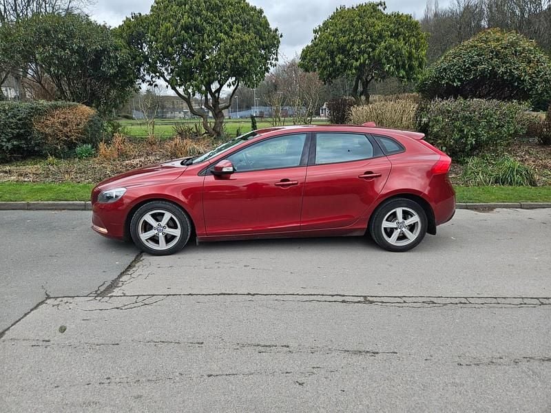 Used Volvo V40 2014 Red Hatchback