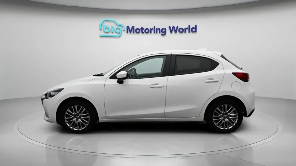 Usado Mazda 2 Inclusive 2023 Branco Citadino