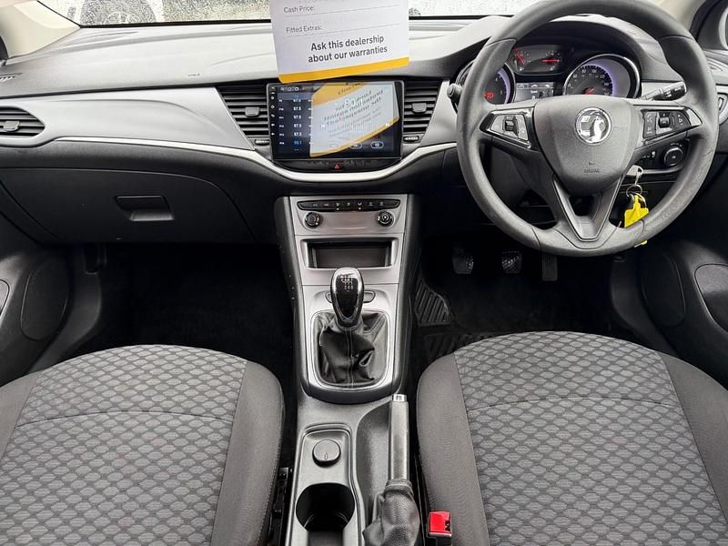 Used Vauxhall Astra Design Edition 2019 White Estate