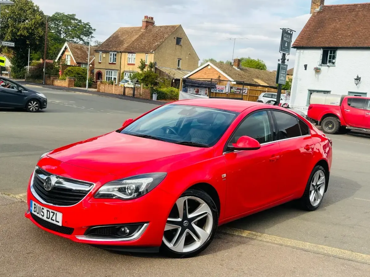 Used Vauxhall Insignia SRi 163 HP (119 kW) 2015 Red Hatchback
