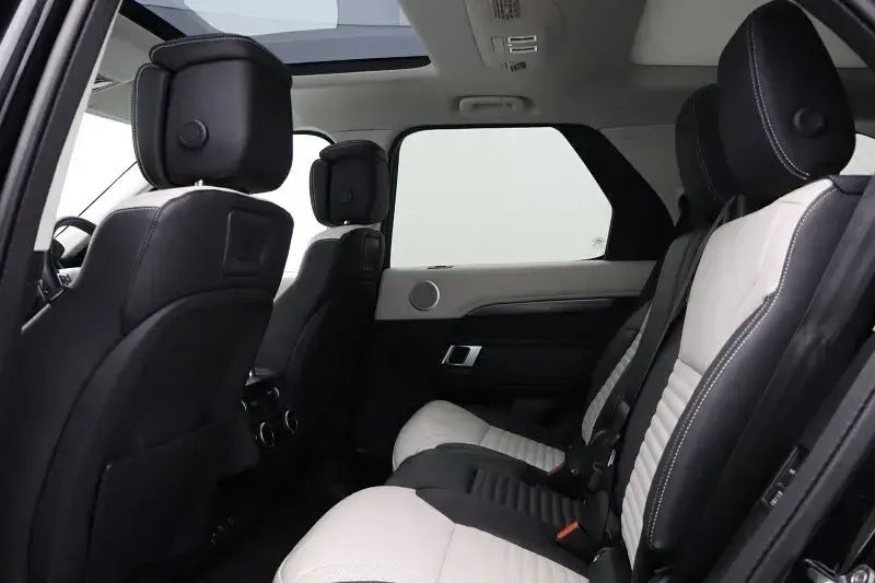 Used Land Rover Discovery 350 HP (257 kW) 2025 Black SUV