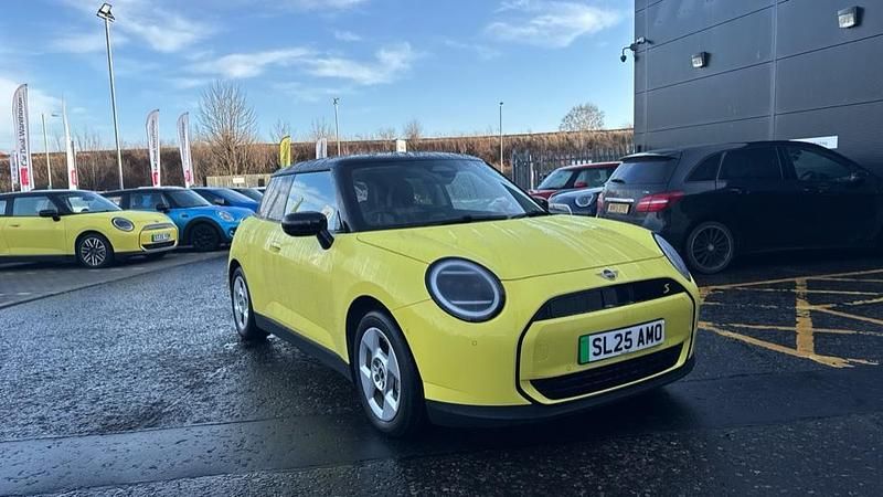 Yellow Used 2025 Mini Cooper SE Classic Hatchback | £24,999 (Fair price) - Image 1/4