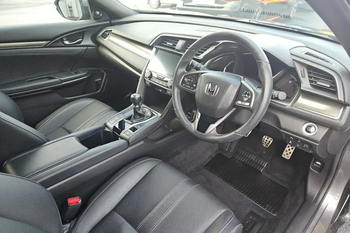 Used Honda Civic EX 129 HP (94 kW) 2017 Grey Hatchback