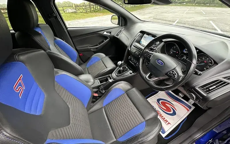 Used Ford Focus ST-Line 120 HP (88 kW) 2016 Blue Hatchback