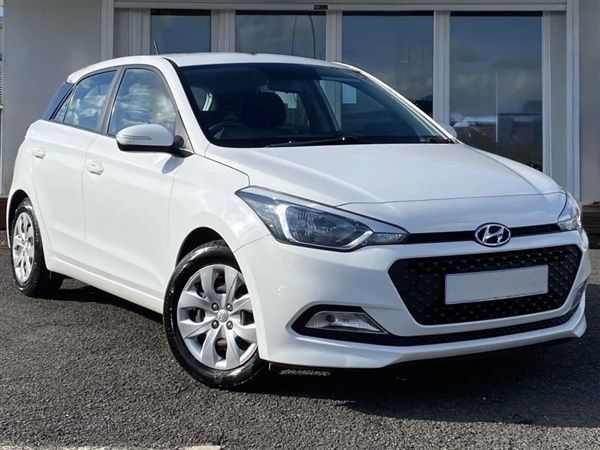 White Used 2015 Hyundai i20 SE Hatchback | £6,488 (Fair price) - Image 1/1
