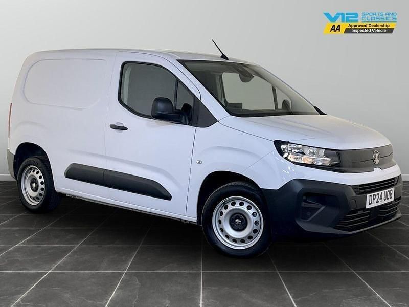 White Used 2024 Vauxhall Combo MPV | £12,095 (Good price) - Image 1/2