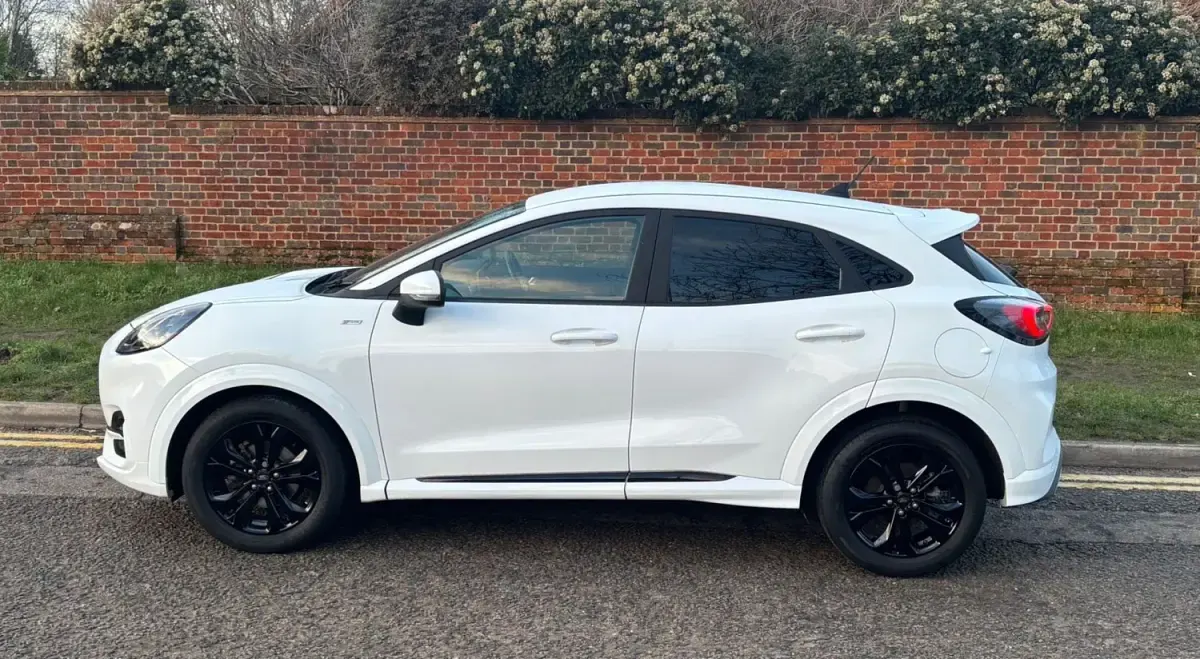 Begagnad Ford Puma ST-Line 2021 Vit Halvkombi