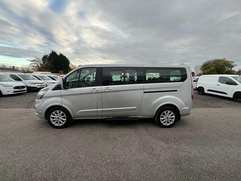 Used Ford Tourneo Custom Titanium 130 HP (95 kW) 2022 Silver Van