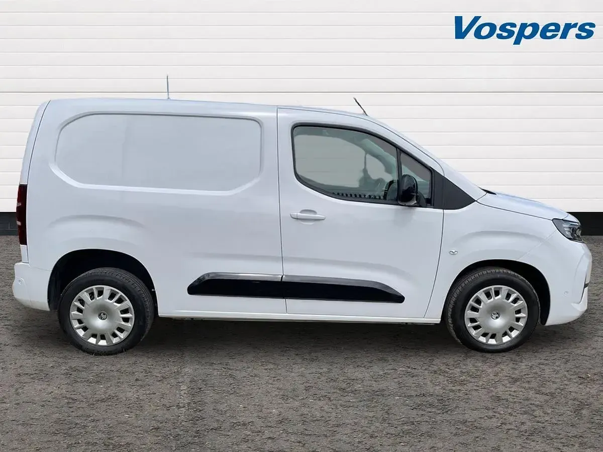 Used Vauxhall Combo 100 HP (73 kW) 2024 White MPV