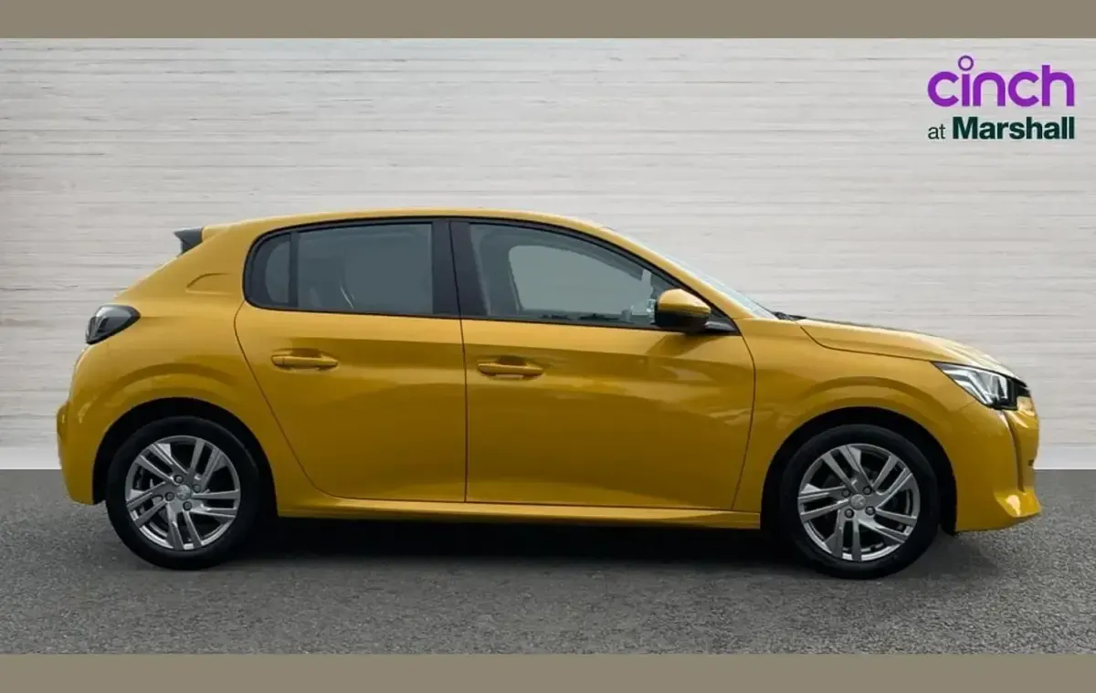 Used Peugeot 208 Active 75 HP (55 kW) 2020 Yellow Hatchback
