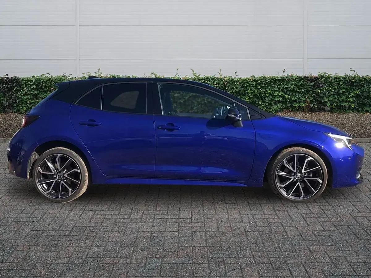 Used Toyota Corolla 196 HP (144 kW) 2025 Blue Hatchback