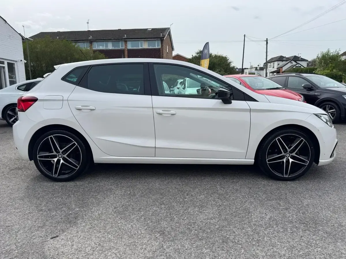 Usado Seat Ibiza FR 95 CV (69 kW) 2018 Blanco Utilitario