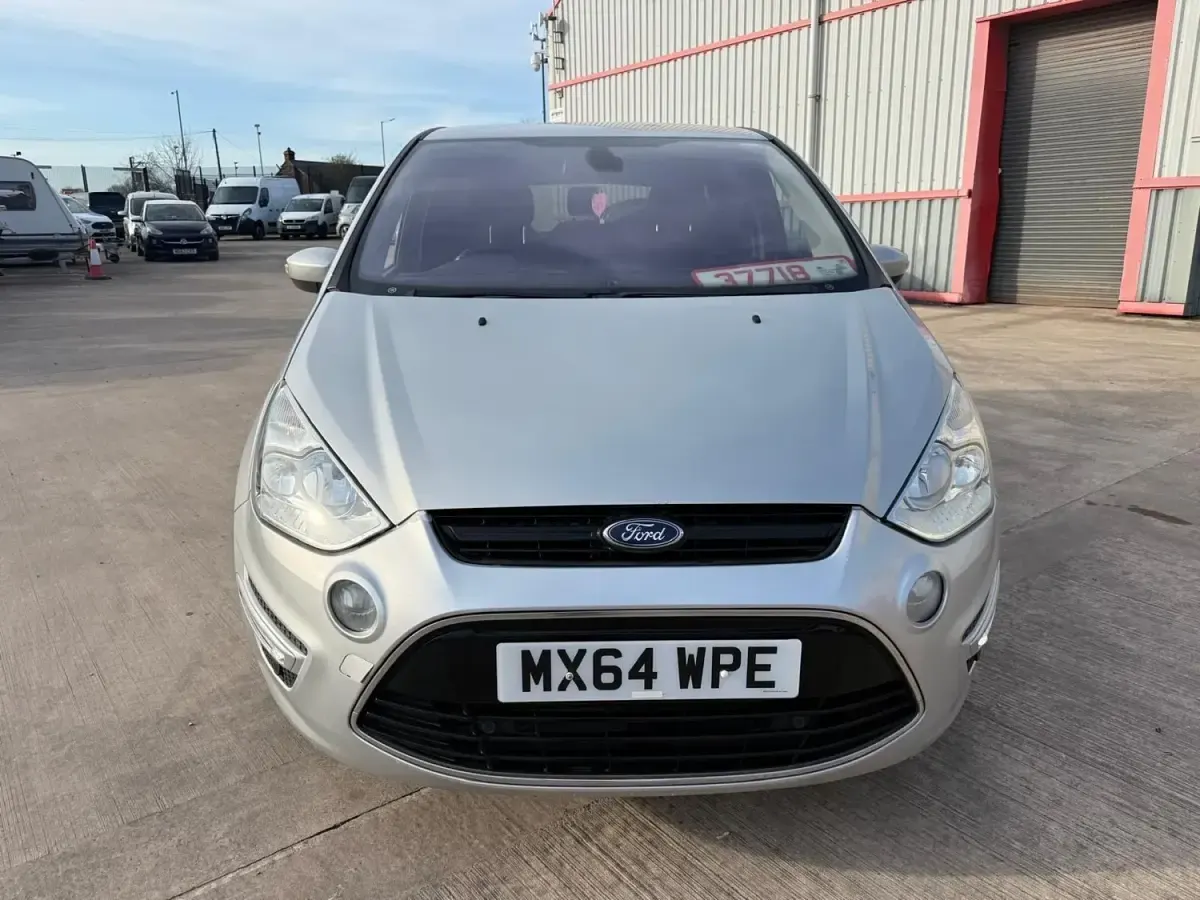 Usado Ford S-MAX Titanium 140 HP (102 kW) 2015 Prateado Monovolume
