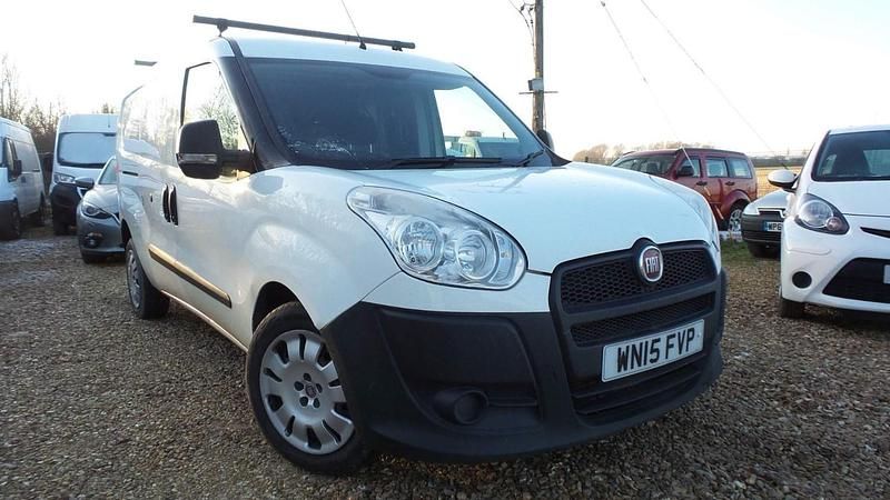 Used Fiat Doblò 105 HP (77 kW) 2015 White MPV