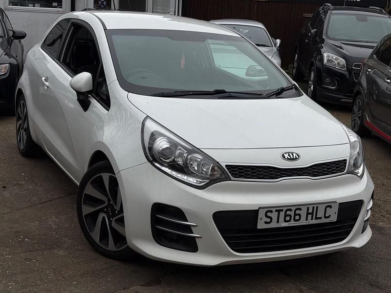 Used Kia Rio 109 HP (80 kW) 2016 White Hatchback