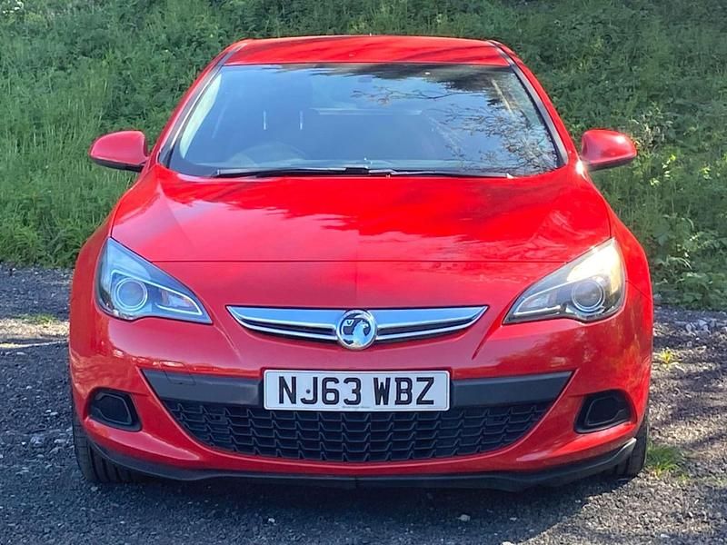 Second-hand Vauxhall Astra GTC Sport 140 CP (102 kW) 2013 Roșu Coupe