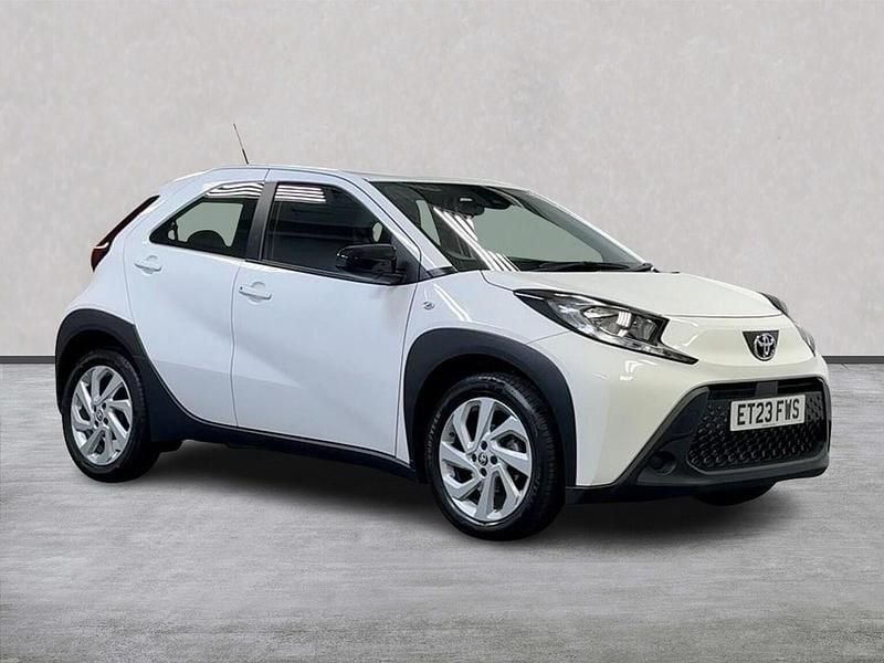 White Used 2023 Toyota Aygo PURE Hatchback | £12,111 (Good price) - Image 1/4