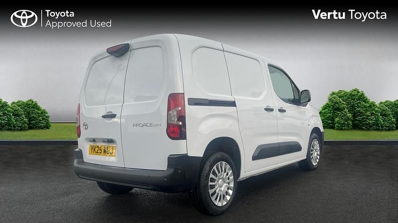 Used Toyota Proace City City 100 HP (73 kW) 2025 MPV